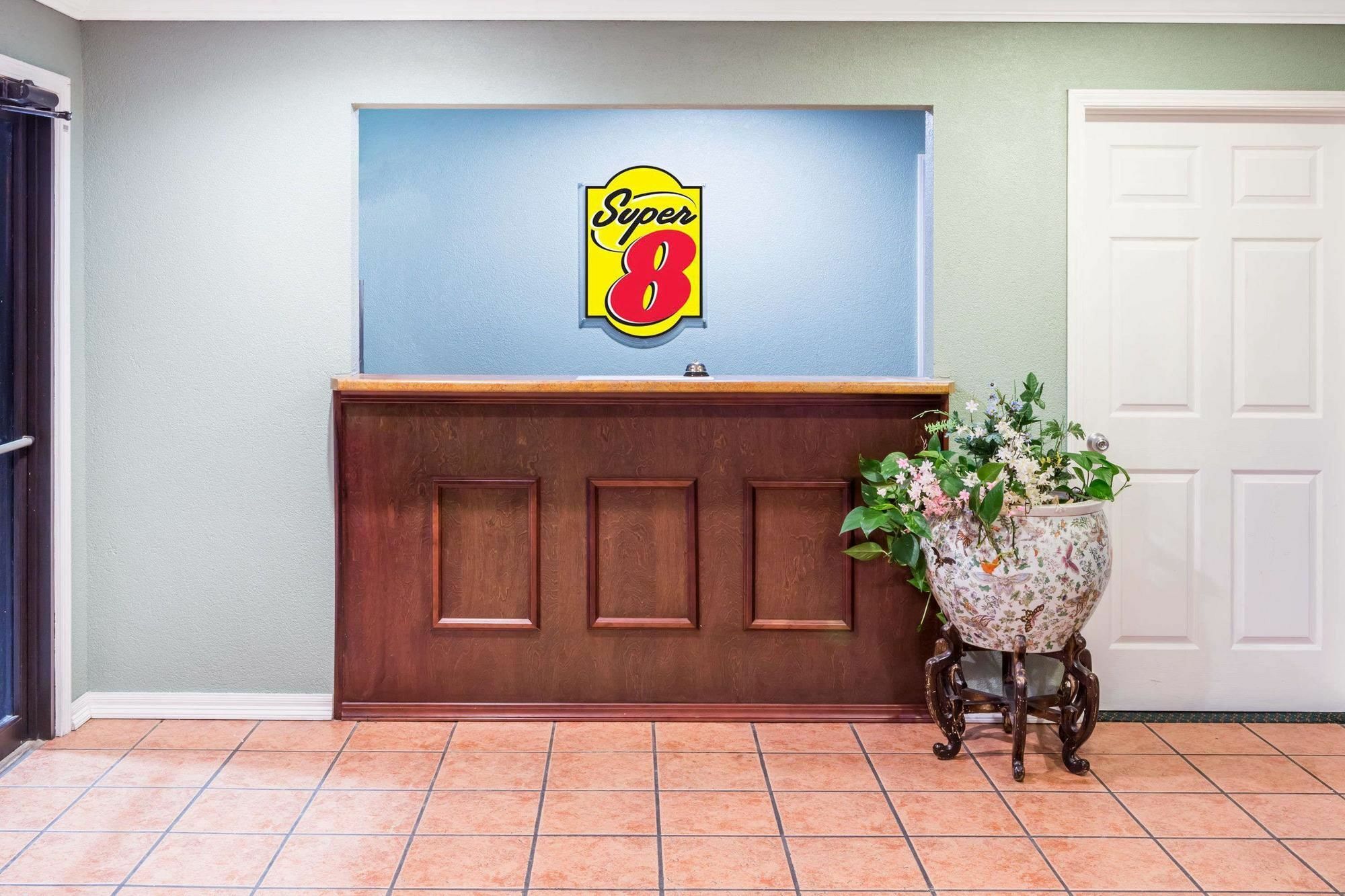 Super 8 By Wyndham Kinder La Dış mekan fotoğraf